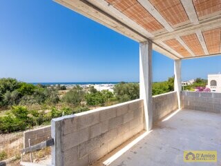 foto immobile Villa su due livelli, vista mare, a Torre Pali, Pescoluse n. 3