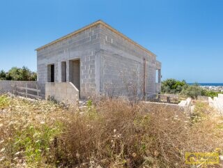 foto immobile Villa su due livelli, vista mare, a Torre Pali, Pescoluse n. 2