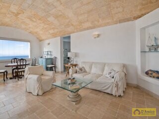 foto immobile Splendida Villa Vista Mare, con Piscina e volte tipiche, a Torre Vado n. 11
