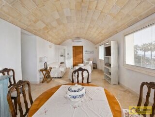 foto immobile Splendida Villa Vista Mare, con Piscina e volte tipiche, a Torre Vado n. 16