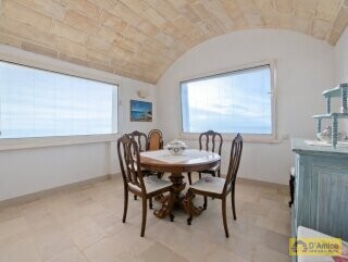 foto immobile Splendida Villa Vista Mare, con Piscina e volte tipiche, a Torre Vado n. 17