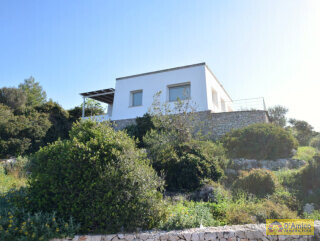 foto immobile Splendida Villa Vista Mare, con Piscina e volte tipiche, a Torre Vado n. 27