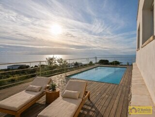 foto immobile Splendida Villa Vista Mare, con Piscina e volte tipiche, a Torre Vado n. 8