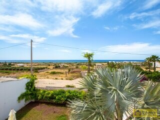 foto immobile Elegante Villa Indipendente Vista Mare, con dependance, a Torre Pali n. 19