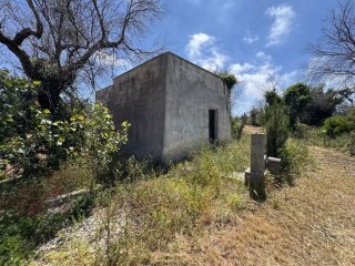 Plot of land with project for a Villa with Traditional Vaults and Swimming Pool, 5 minutes from the sea