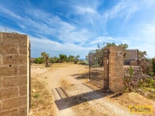 foto immobile Splendida Villa con incantevole Vista Mare e Piscina, a Santa Maria di Leuca n. 29