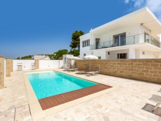 Villa di Lusso con Piscina e Vista Mare a Santa Maria Di Leuca
