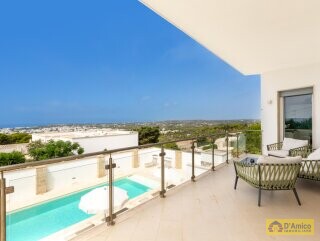 foto immobile Villa di Lusso con Piscina e Vista Mare a Santa Maria Di Leuca n. 10
